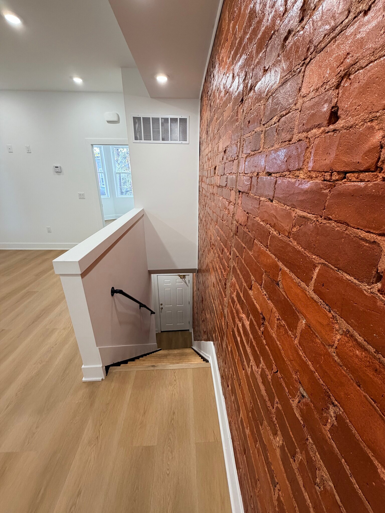 Building Photo - 1325 Kerbaugh St