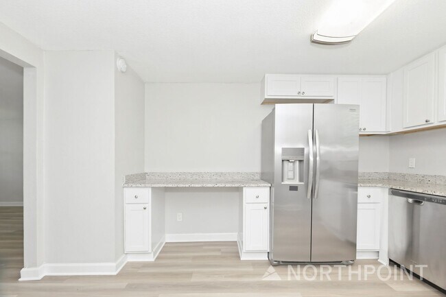 Building Photo - 3 BR/1BA | Newly Renovated Single Family Home |  Fenced backyard | In Jacksonville!