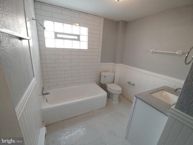 Building Photo - 1508 S Broad St