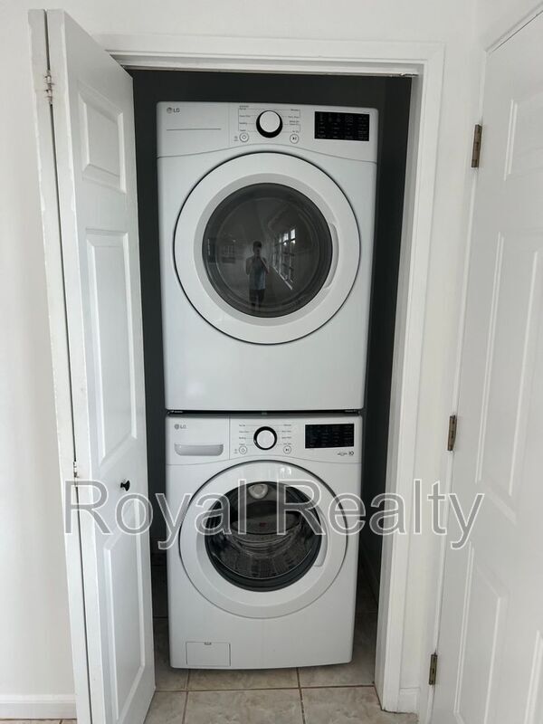 Building Photo - 94-433 Lanikuhana Pl