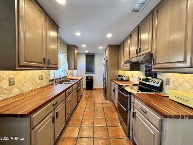 Building Photo - 37801 N Cave Creek Rd