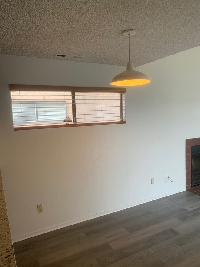 Building Photo - 1127 Bel Aire Cir