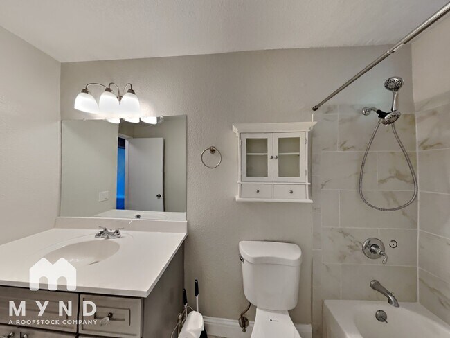 Building Photo - 1970 Grande Cir