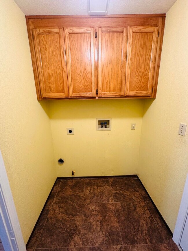 Building Photo - Better Invested Presents charming 4BR, 2.5...