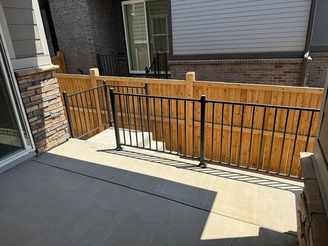 Building Photo - 745 N Tempe St