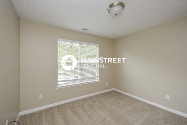 Building Photo - 4 Bedroom Pet-Friendly Home in Lithonia, GA with Main Street Renewal