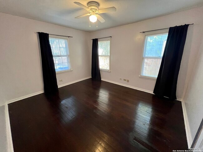 Building Photo - 414 Elmwood Dr