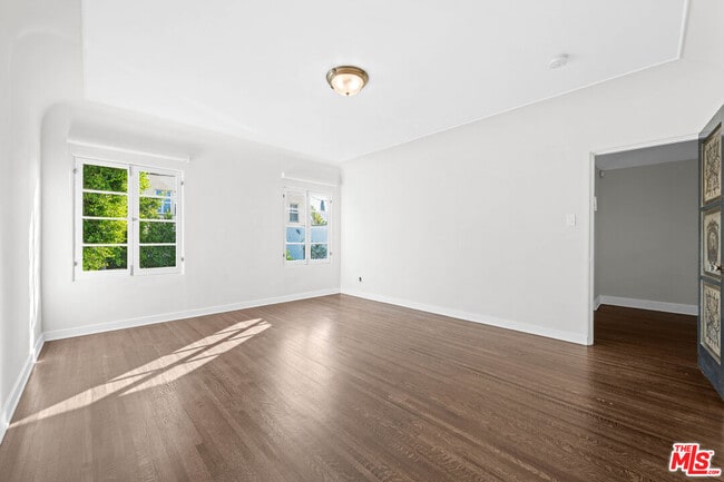 Building Photo - 208 S Rodeo Dr