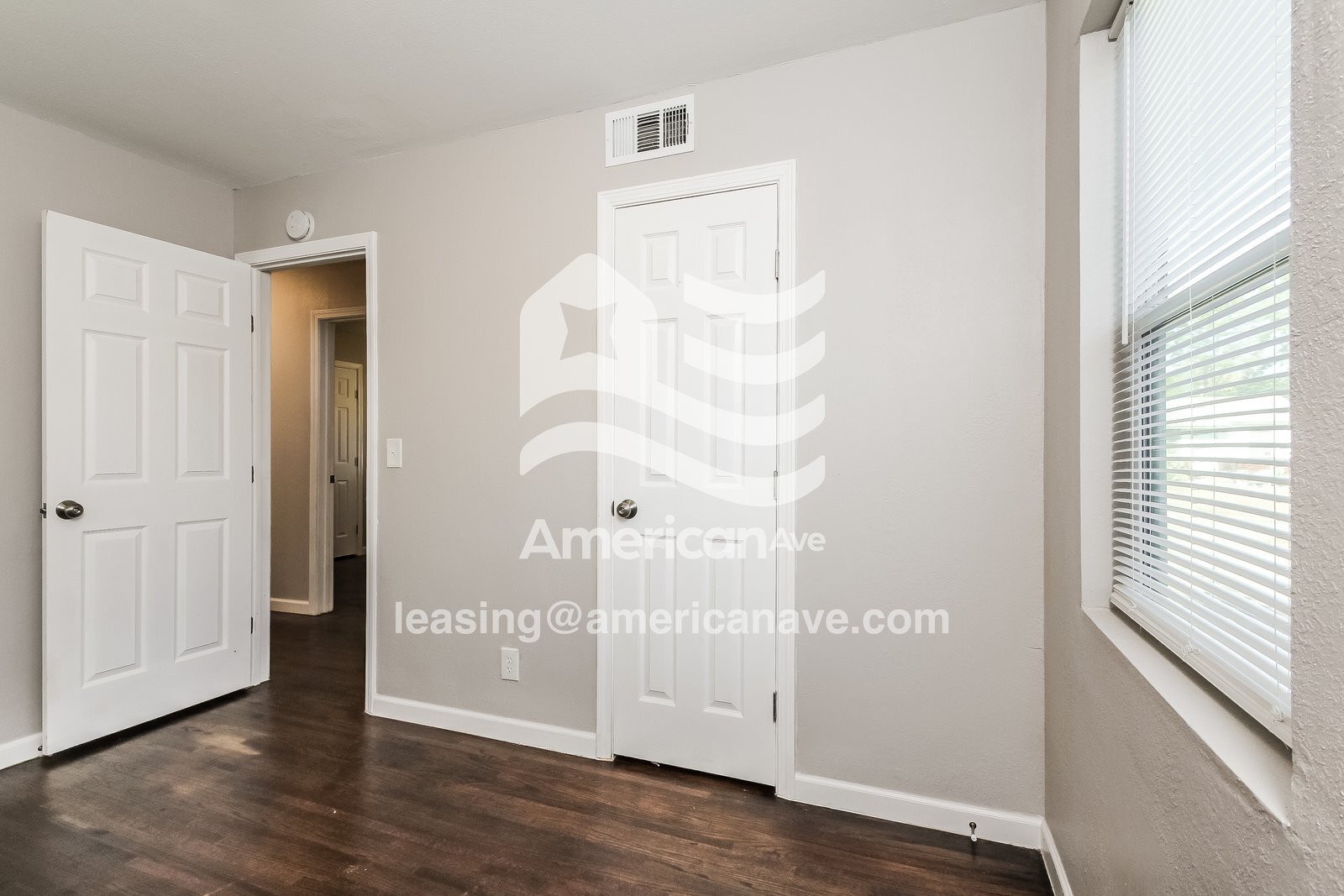 Building Photo - 328 W 46th Pl N