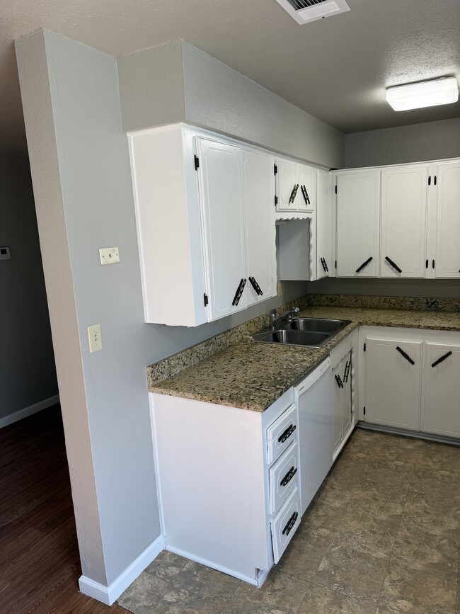 Building Photo - 3601 Dana Dr