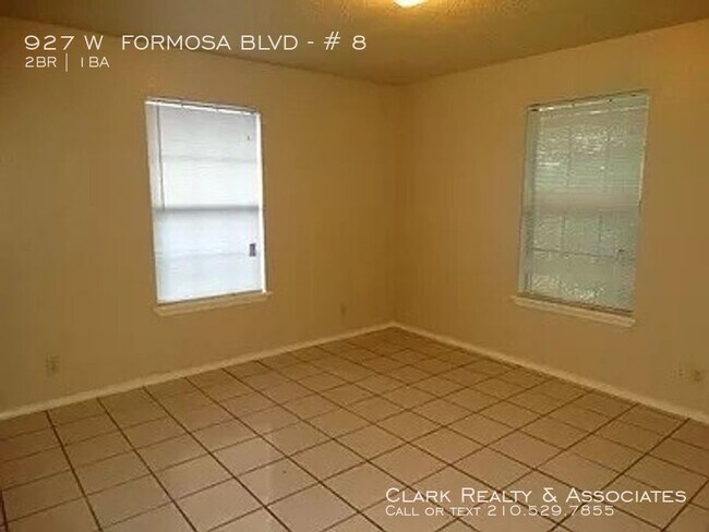 Building Photo - 927 W. Formosa #8, San Antonio, TX. 78221