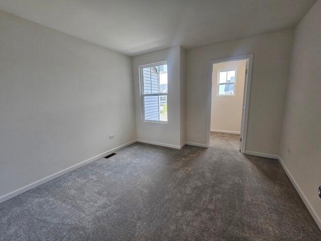 Building Photo - 5954 Hawkweed Dr