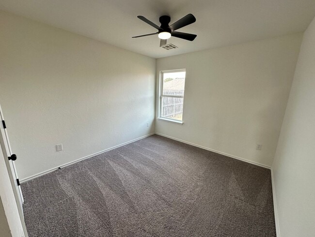 Building Photo - Beautiful 3bed/2bath House Available Near Tinker and Oklahoma Heart Hospital!