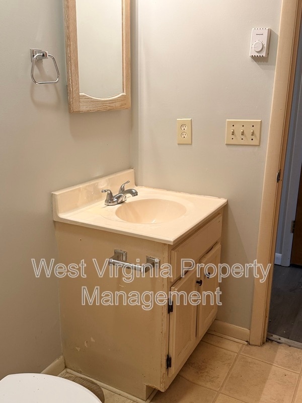 Building Photo - 184 Wyndale Dr