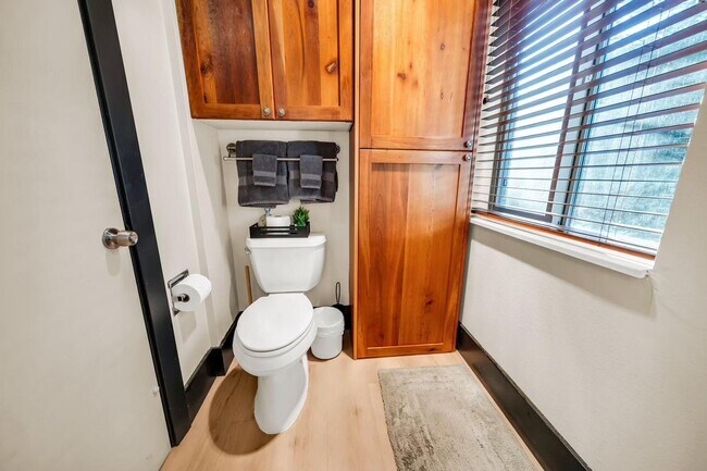 Building Photo - Furnished Park City Studio Available for Rent