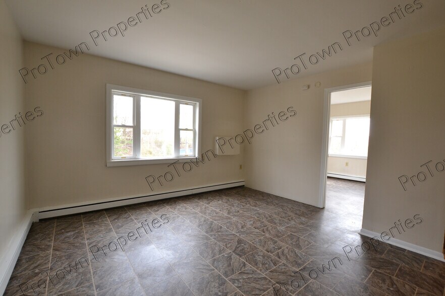 Building Photo - 226 N Broadway St