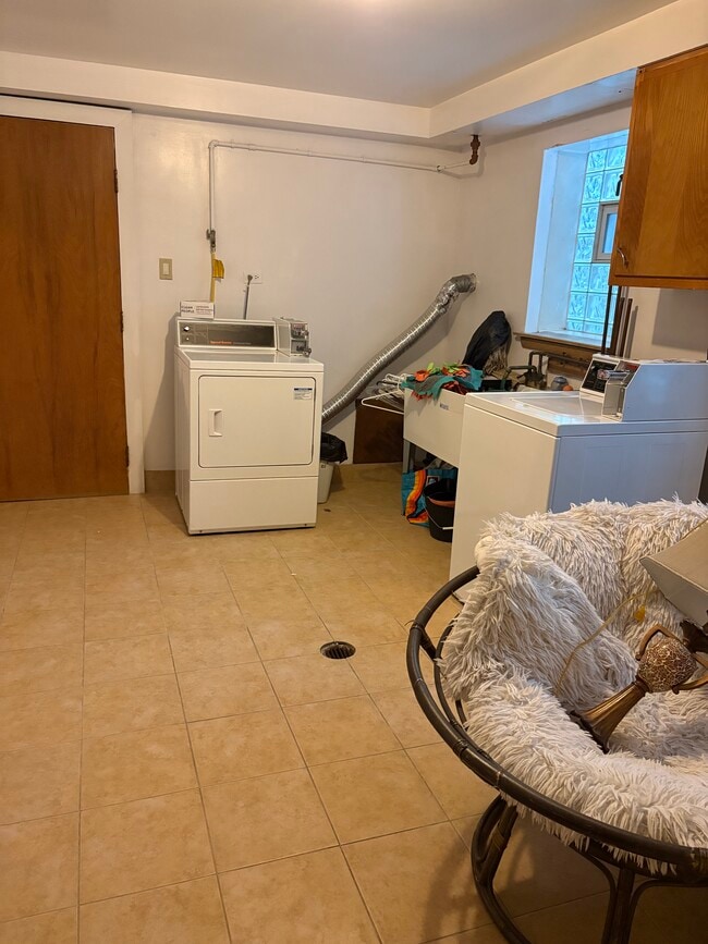 Building Photo - 2611 W Logan Blvd