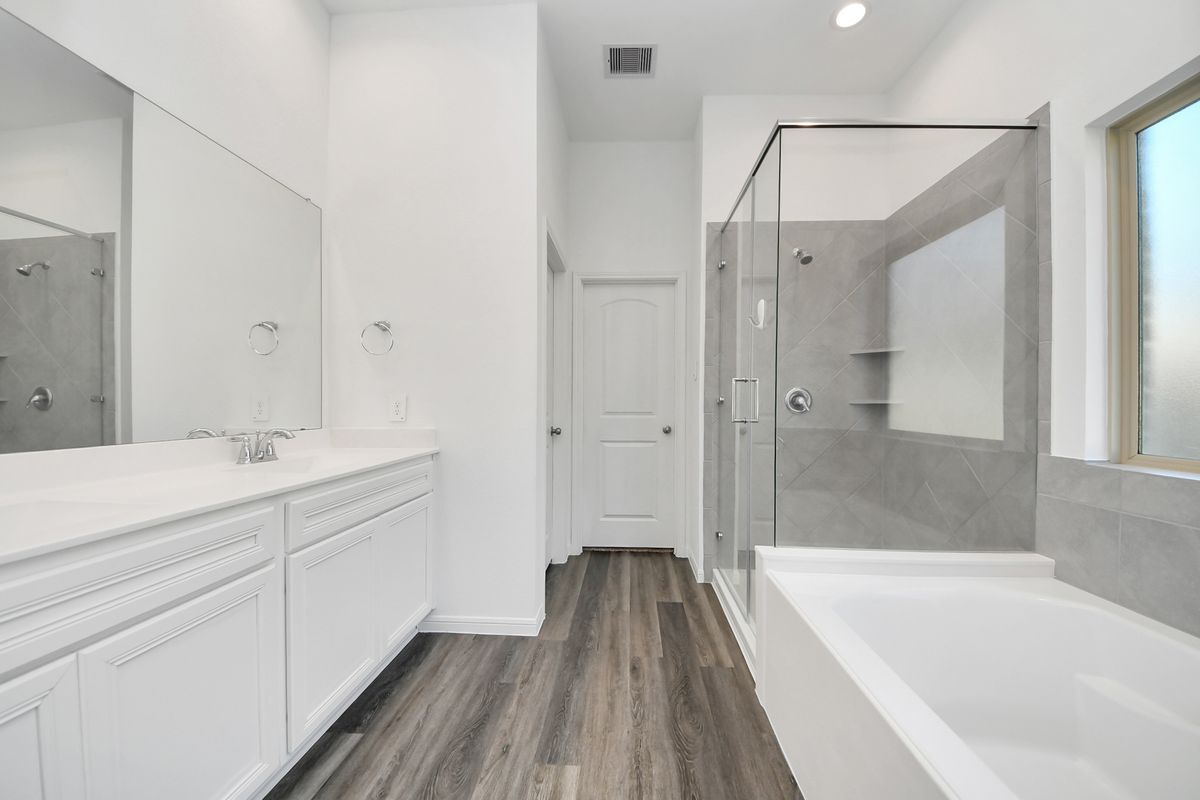 Building Photo - 501 Newcomb Holw Dr