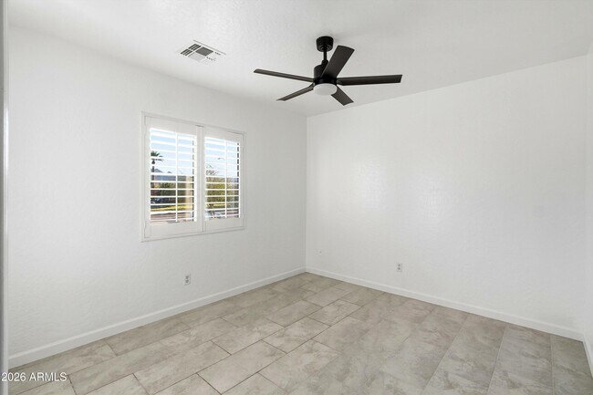 Building Photo - 7527 S 13th Pl