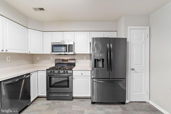 Building Photo - 4402 Aberdeen Ln