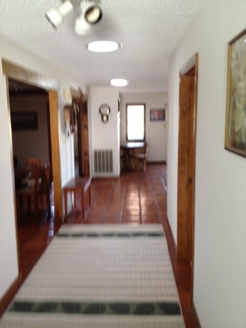 Building Photo - 3 Bed 2 Bath Home