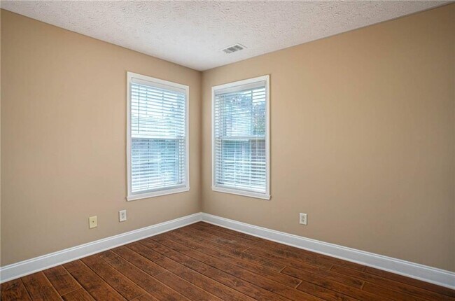 Building Photo - 1098 Fountain Lakes Ct