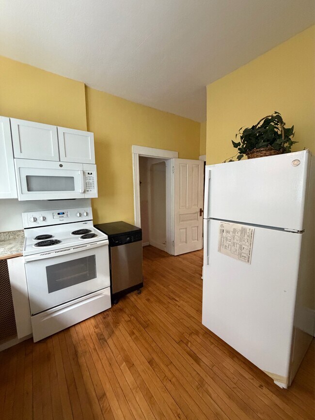 Building Photo - 612 Cherry St