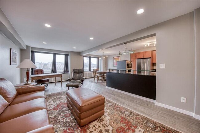 Building Photo - 320 Fort Duquesne Blvd