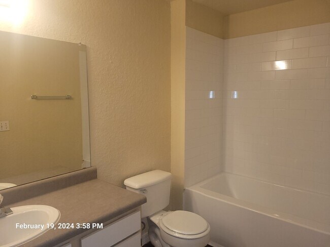 Building Photo - Spectacular 1BR/1BA Condo in the heart of ...