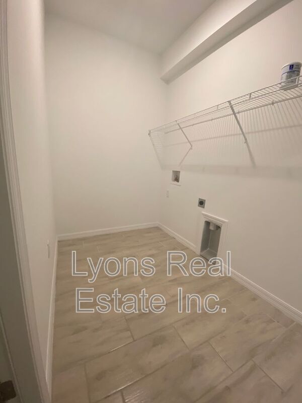 Building Photo - 13238 Keystone Blvd
