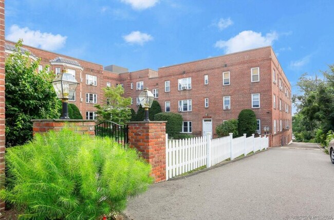 Building Photo - 70 Strawberry Hill Ave