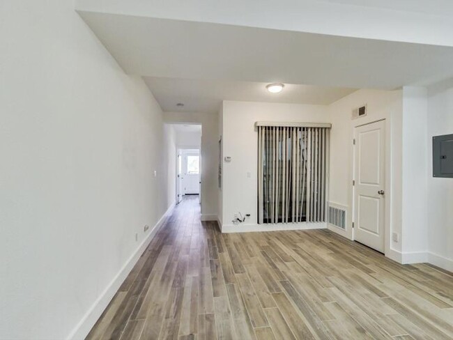 Building Photo - Mission 1BR in the Heart of it All!! In Un...