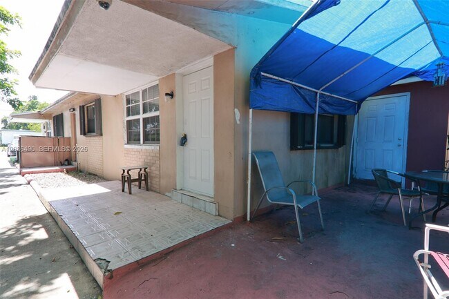 Building Photo - 1321 N 58th Ave