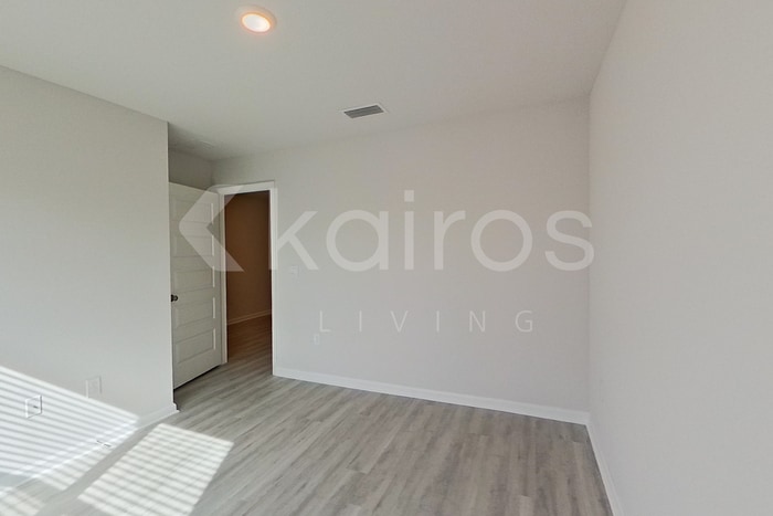 Building Photo - 301 Monarch Ln