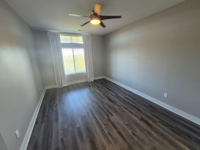 Building Photo - 344 Eastview Ct