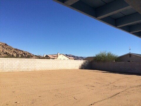 Building Photo - 4 BEDROOM HOME WITH VIEWS, NEAR WAALEW IN SYCAMORE ROCKS AREA OF APPLE VALLEY.