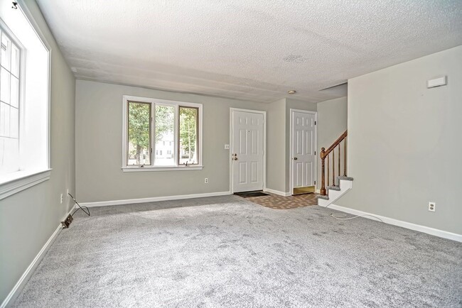 Building Photo - 13 Colonial Dr