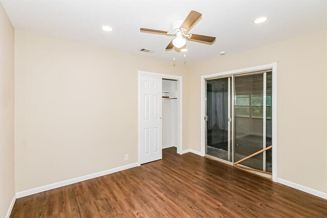 Building Photo - 6910 Cole Creek Dr