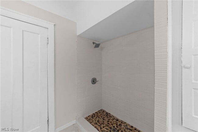 Building Photo - 867 East Blvd