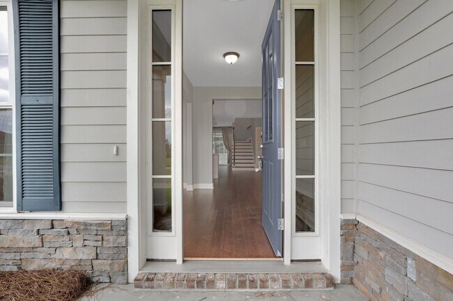 Building Photo - Spacious 4BR/3BA Pooler Home – Lagoon Views, Prime Location