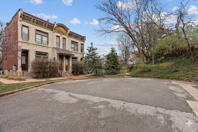 Building Photo - 2221-2223  Rutger Street