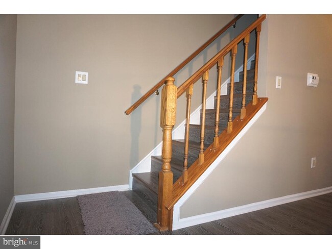Building Photo - 203 Steeplechase Ct