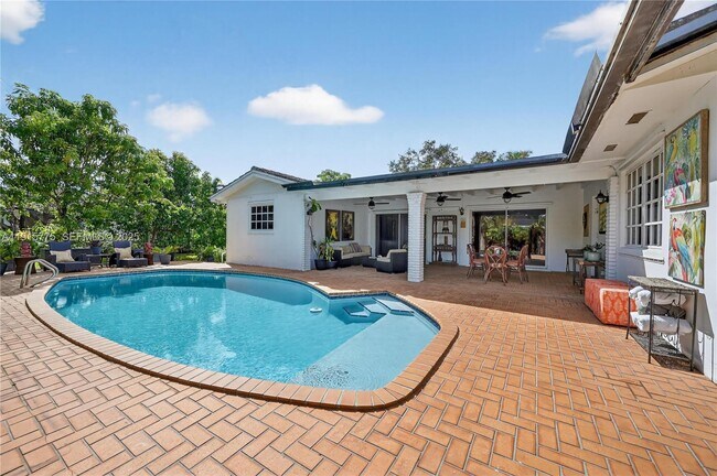 Building Photo - 7521 SW 165th Terrace