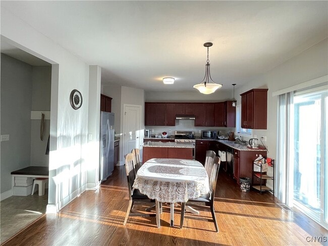 Building Photo - 4481 Southwood Heights Dr