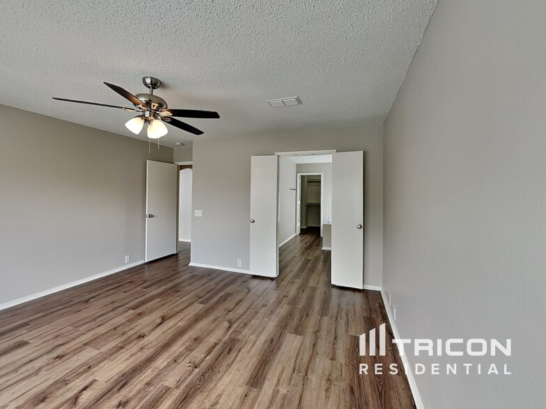 Building Photo - 5320 Tennis Villa Dr
