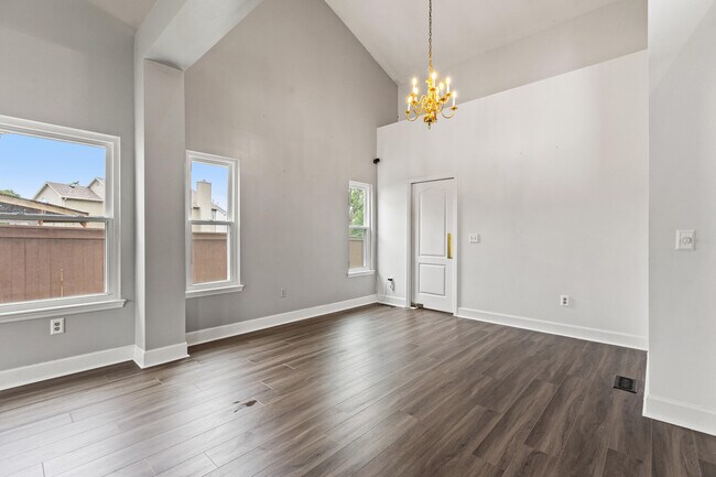 Building Photo - 800 Palomino Ln