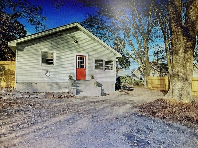 Building Photo - Cute Home Downtown Easley