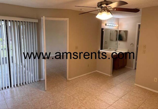 Building Photo - 3 bedroom Townhouse in Orlando