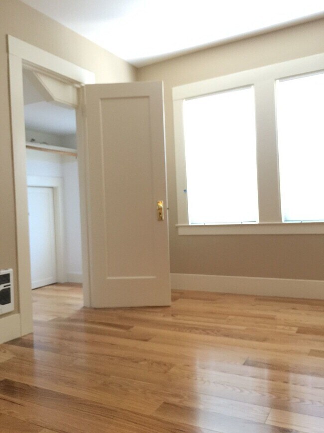 Building Photo - 1072 45th St