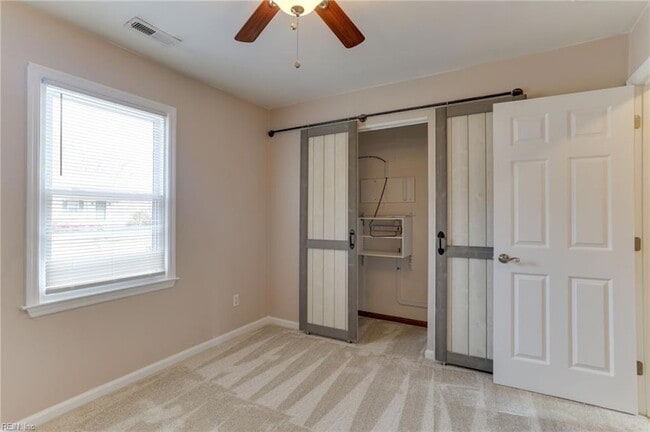 Building Photo - 829 Arondale Crescent